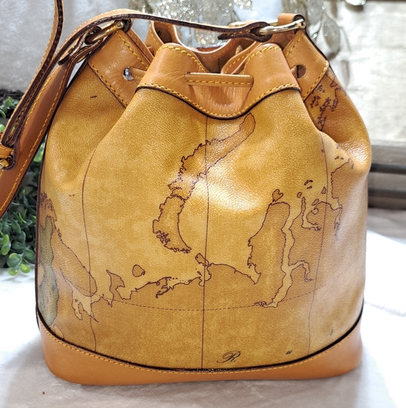 Alviero Martini Bags Authentic Vintage Alviero Martini Classe World